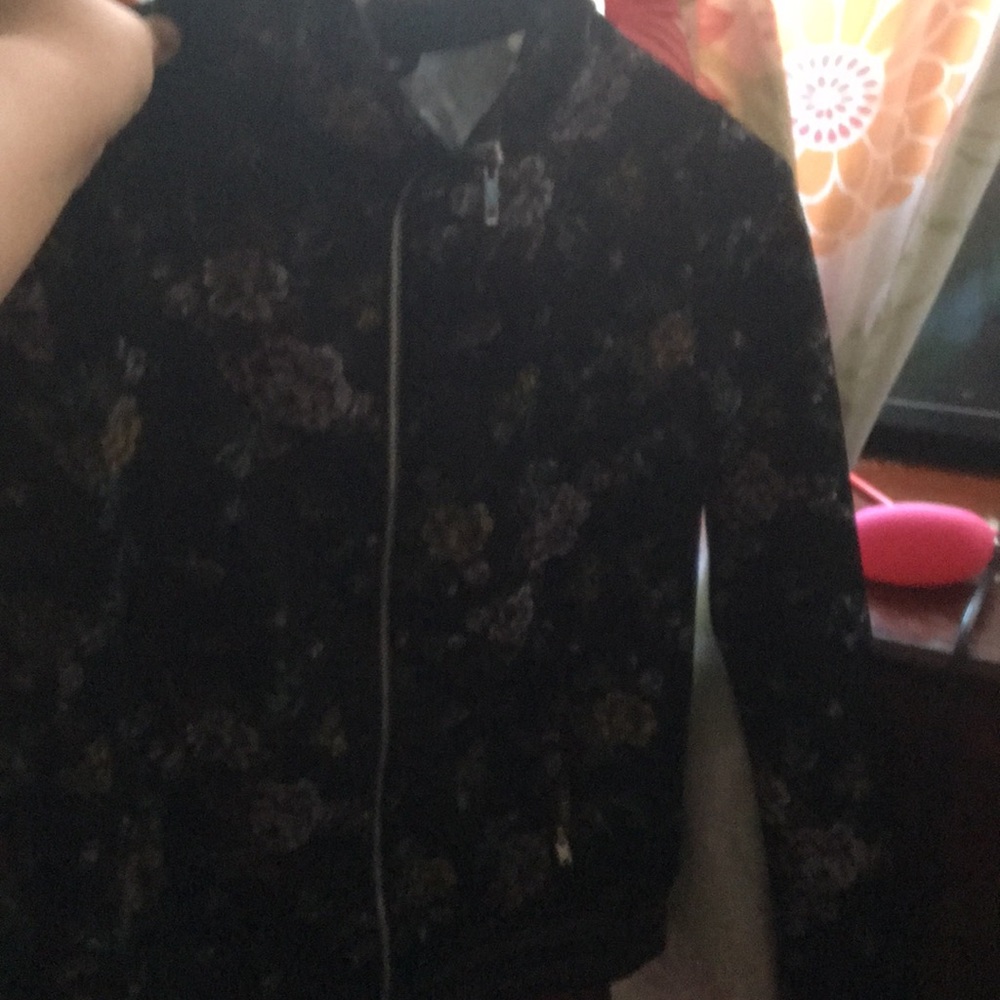 This kids jacket size 14-16